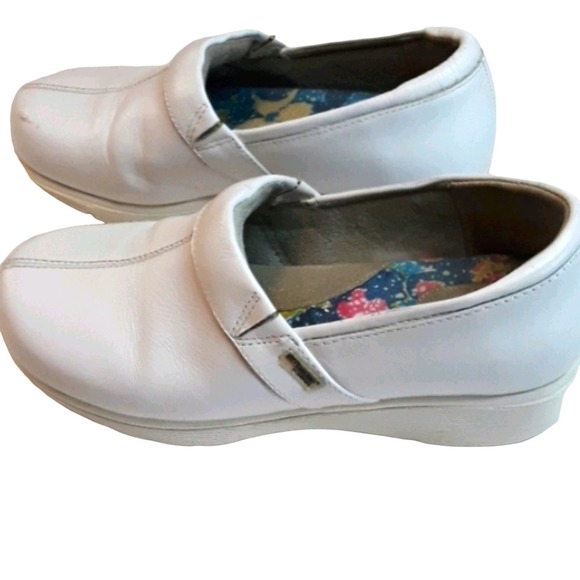 Grey's Anatomy Sz 7 Womens White Soft Walk Nursing Clogs - Picture 2 of 9